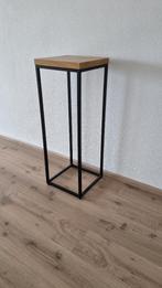 Hoge bijzet tafel, Huis en Inrichting, Tafels | Bijzettafels, Ophalen, Overige materialen, Minder dan 55 cm, Vierkant