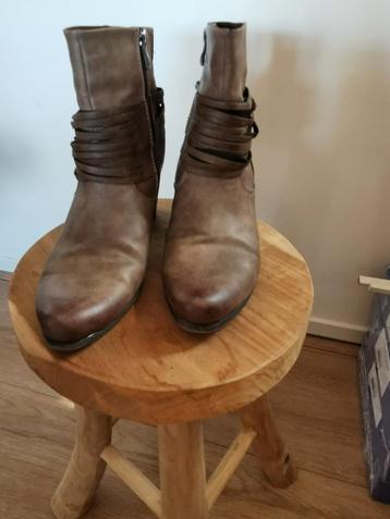 Enkel laarzen mt 40 beschikbaar voor biedingen