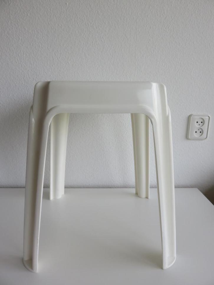 Wit kunststof krukje, badkamerkruk, Huis en Inrichting, Krukjes, Gebruikt, Kunststof, Ophalen