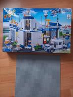 Politie station met LEGO classic  bouwplaat, Kinderen en Baby's, Speelgoed | Duplo en Lego, Zo goed als nieuw, Ophalen