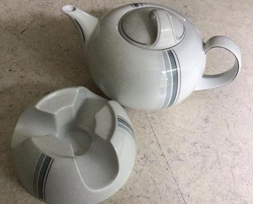 Theepot met waxinelichthouder. Collection Villle d’Orange, Antiek en Kunst, Antiek | Servies compleet, Ophalen of Verzenden