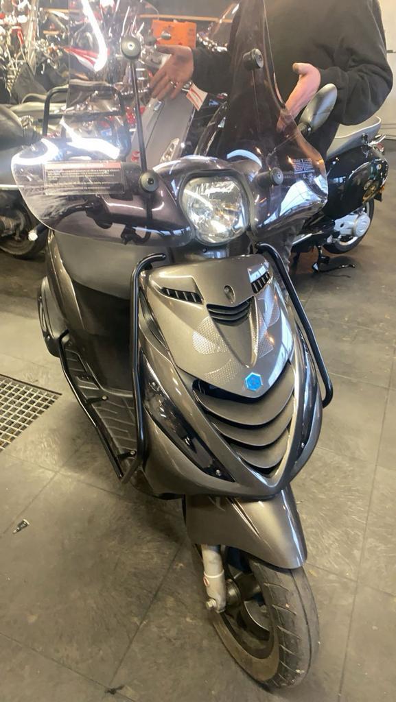 Piaggio zip 2021 1100km, Fietsen en Brommers, Scooters | Piaggio, Zo goed als nieuw, Zip, Ophalen