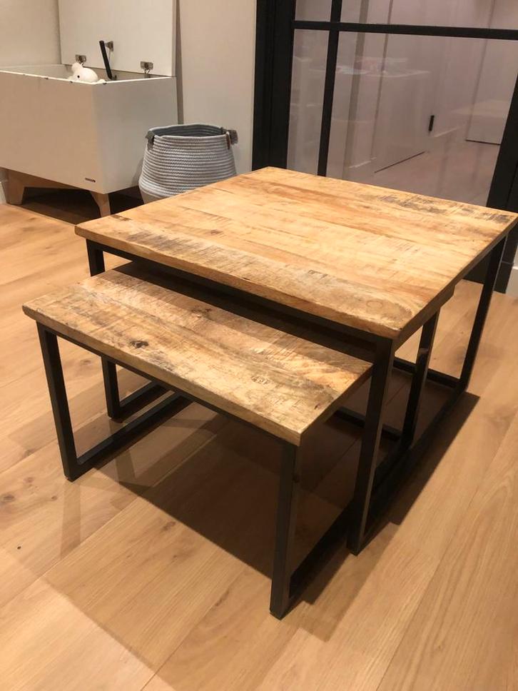Setje Mangohout salontafel met metalen frame, Huis en Inrichting, Tafels | Salontafels, Zo goed als nieuw, Minder dan 50 cm, 50 tot 100 cm