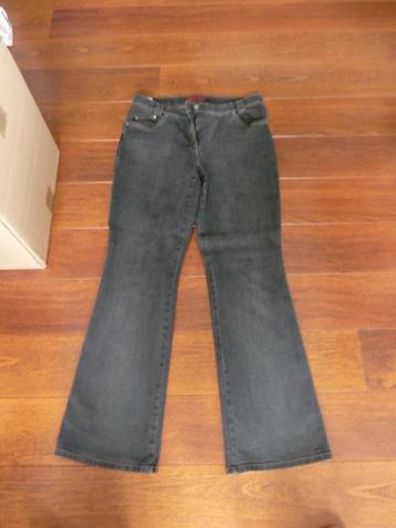 Mooi antraciet jeans met van Brax sport  type Anja mt 44 beschikbaar voor biedingen