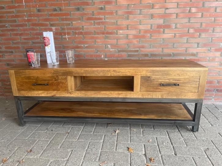 Tv-dressoir 160 cm breed mangohout en metaal  speciale prijs, Huis en Inrichting, Kasten | Ladekasten, Nieuw, Minder dan 100 cm