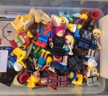 Lot met Lego poppetjes minifiguren beschikbaar voor biedingen