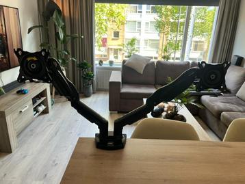 Monitorarm voor twee 13" tot 27" inch schermen beschikbaar voor biedingen