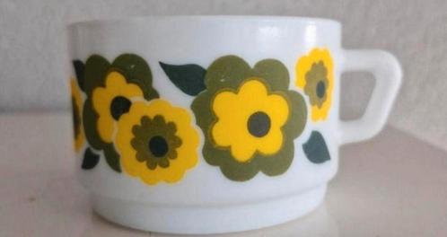 Beker Arcopal Lotus Bloem, Huis en Inrichting, Keuken | Servies, Zo goed als nieuw, Kop(pen) en/of Schotel(s), Overige stijlen