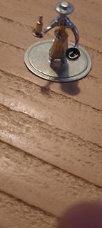 Antiek, 925 zilveren miniatuurtje. Vrouw met hoed., Ophalen of Verzenden, Zilver