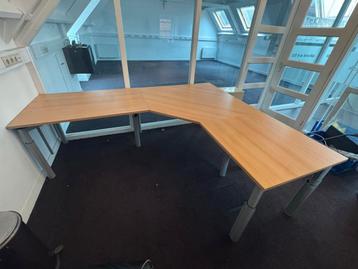 Bureau te koop - Hoekmodel beschikbaar voor biedingen