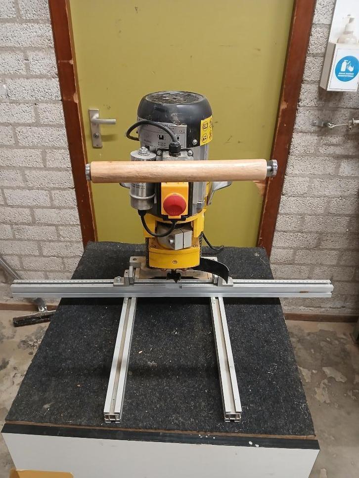 Scharnierboor, Doe-het-zelf en Verbouw, Gereedschap | Boormachines, Zo goed als nieuw, Boormachine, 600 watt of meer, Ophalen