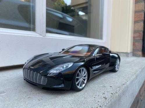 1:18 Aston Martin One 77 Black Pearl Autoart Signature 70241, Hobby en Vrije tijd, Modelauto's | 1:18, Nieuw, Auto, Autoart, Ophalen of Verzenden