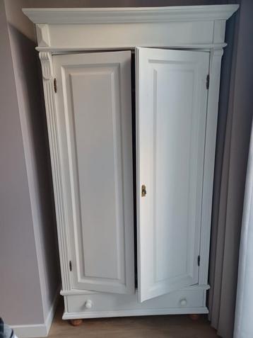 Antieke Brocante kledingkast Kast kinderkamer babykamer beschikbaar voor biedingen