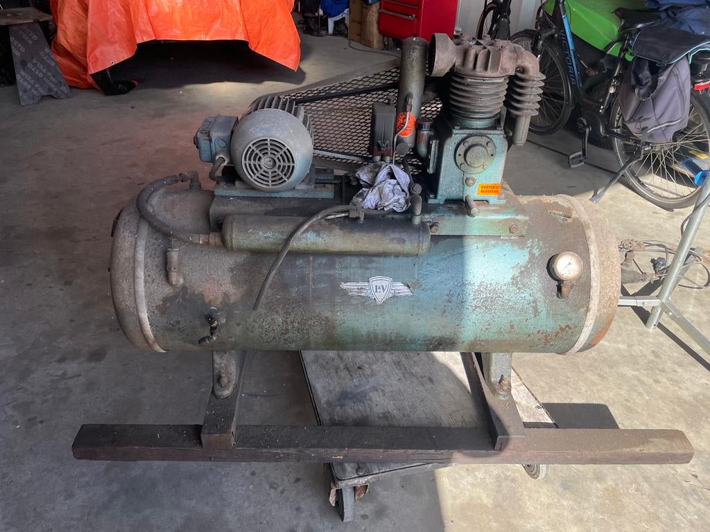 Oude compressor 380v, Doe-het-zelf en Verbouw, Compressors, Ophalen of Verzenden, Gebruikt, 10 bar of meer