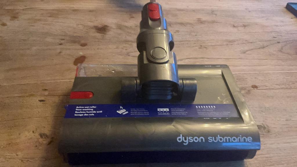 Dyson submarine V15 dweilborstel, Witgoed en Apparatuur, Stofzuigers, Ophalen, Zo goed als nieuw