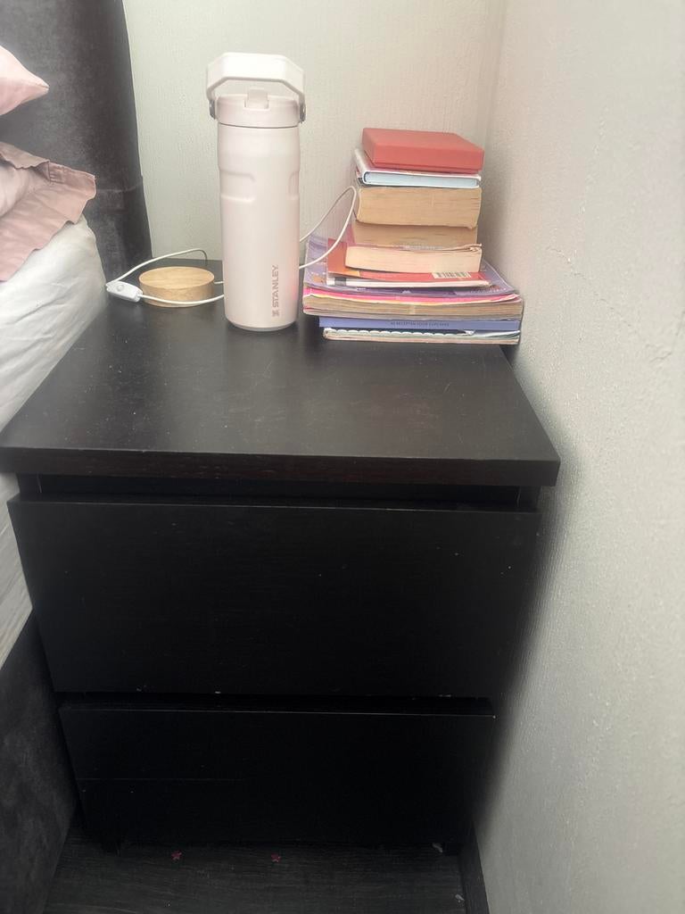 Zwart Nachtkastje met Twee Lades, Huis en Inrichting, Ophalen, Gebruikt, Minder dan 45 cm, 55 tot 70 cm