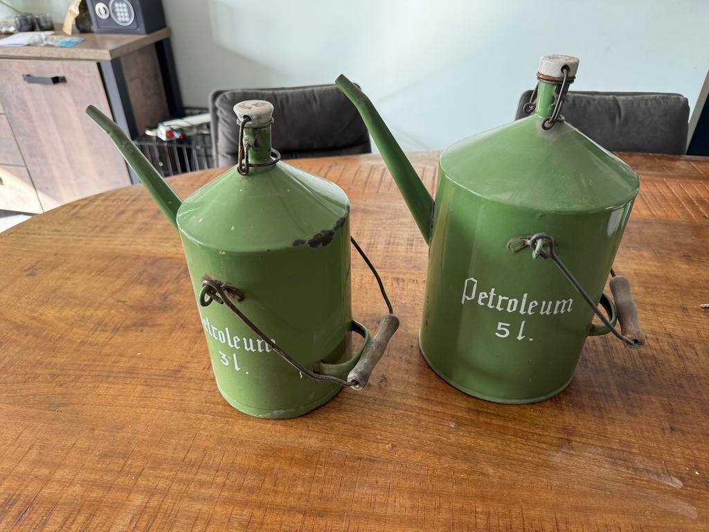 Petroleum kannen met afsluitdop van BK, Ophalen of Verzenden