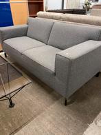 Grijs stoffen 2 zits bank, Ophalen, ., Zo goed als nieuw, .