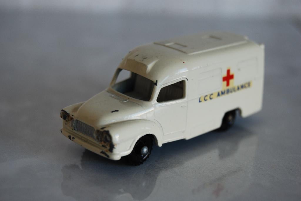 Lesney No 14 Lomas Ambulance, Hobby en Vrije tijd, Modelauto's | 1:87, Ophalen of Verzenden, Gebruikt, Auto, Lesney