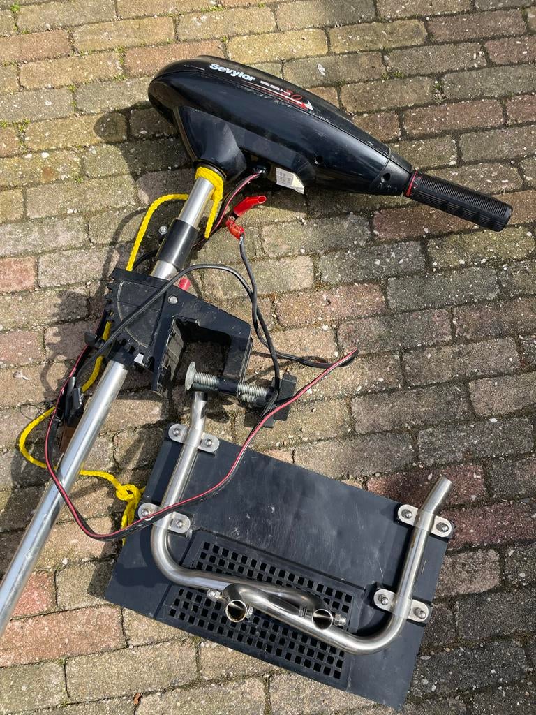 Elektrische buitenboordmotor Sevylor SBM30 (werking onbekend, Ophalen, Gebruikt