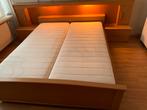 2 persoons bed , met 2 lattenbodems en 2matrassen, Ophalen, Zo goed als nieuw, Tweepersoons