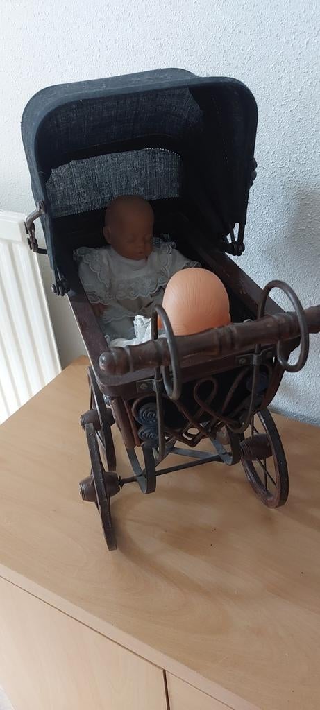 'antiek' poppenwagentje [2], met 2 dezelfde kleine popjes, Ophalen