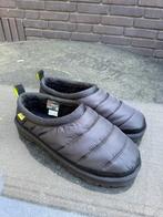 Uggs Tasman pantoffels maat 43, Ophalen, Zo goed als nieuw, Zwart, Pantoffels of Sloffen