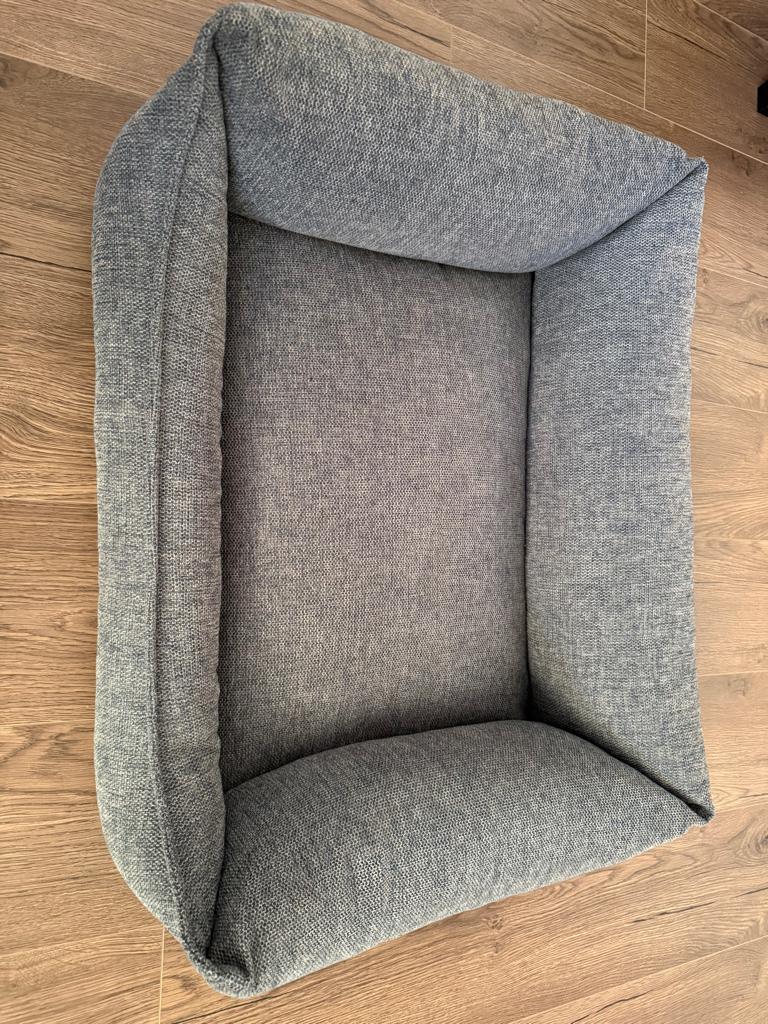 Grijze orthopedische mand Beeztees 78cm L x 62cm B x 20cm H, Ophalen of Verzenden, Zo goed als nieuw, Polyester