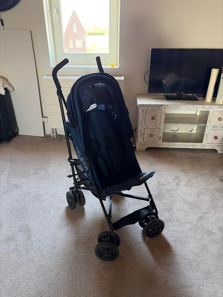 Gebruikte inklapbare buggy - Handig voor reizen en luchthave, Kinderen en Baby's, Buggy's, Ophalen, Gebruikt, Koelstra, Zonnekap