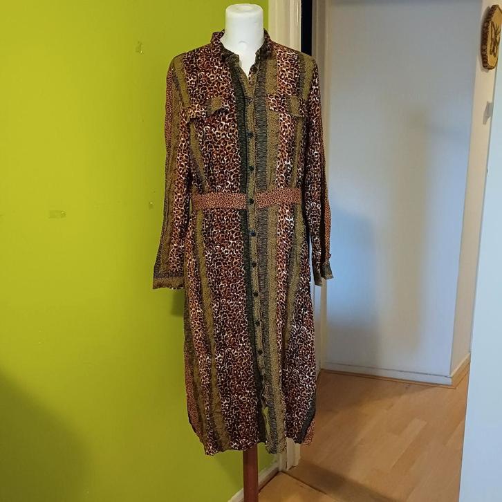 Mooie knoopjurk van WE maat L, Kleding | Dames, Jurken, Zo goed als nieuw, Maat 42/44 (L), Bruin, Onder de knie, Ophalen of Verzenden