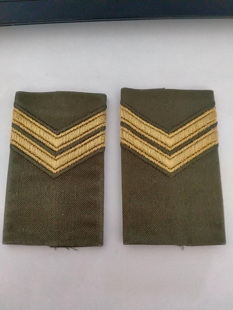 NL KL Sergeant 1 e klasse rangen 1984-2000, Verzenden, Landmacht, Nederland, Embleem of Badge