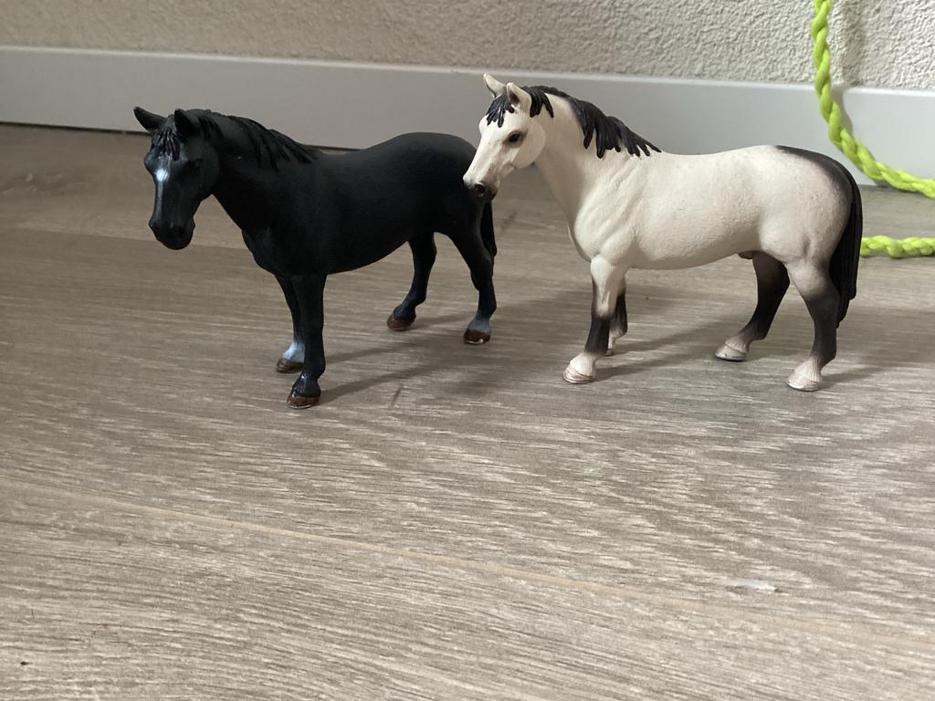 2 Schleich paarden (hengsten) in perfecte staat, Ophalen, Zo goed als nieuw, Jongen of Meisje