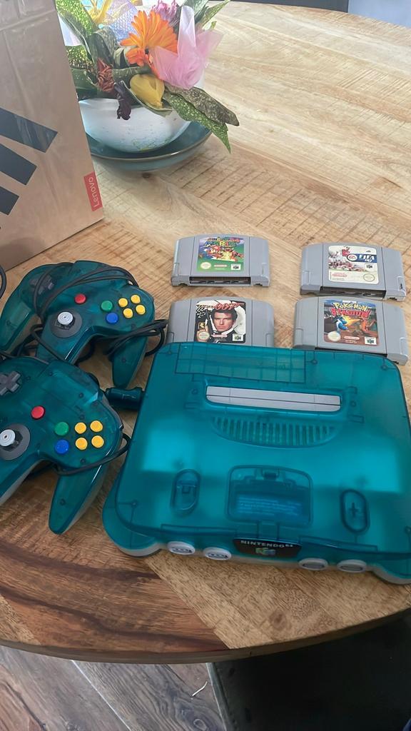 Nintendo 64 clear blue met games, Spelcomputers en Games, Spelcomputers | Nintendo 64, Met games, Verzenden, ., Zo goed als nieuw