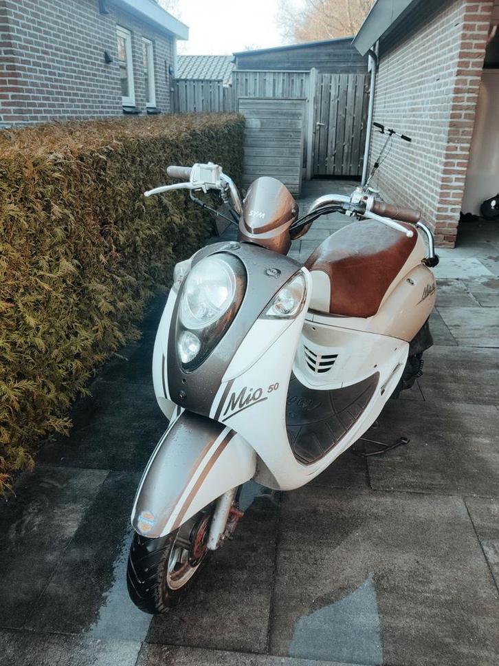 SYM Mio 50 Scooter (2012) Opknappertje, Fietsen en Brommers, Scooters | SYM, Gebruikt, Mio, Maximaal 45 km/u, Benzine, Ophalen