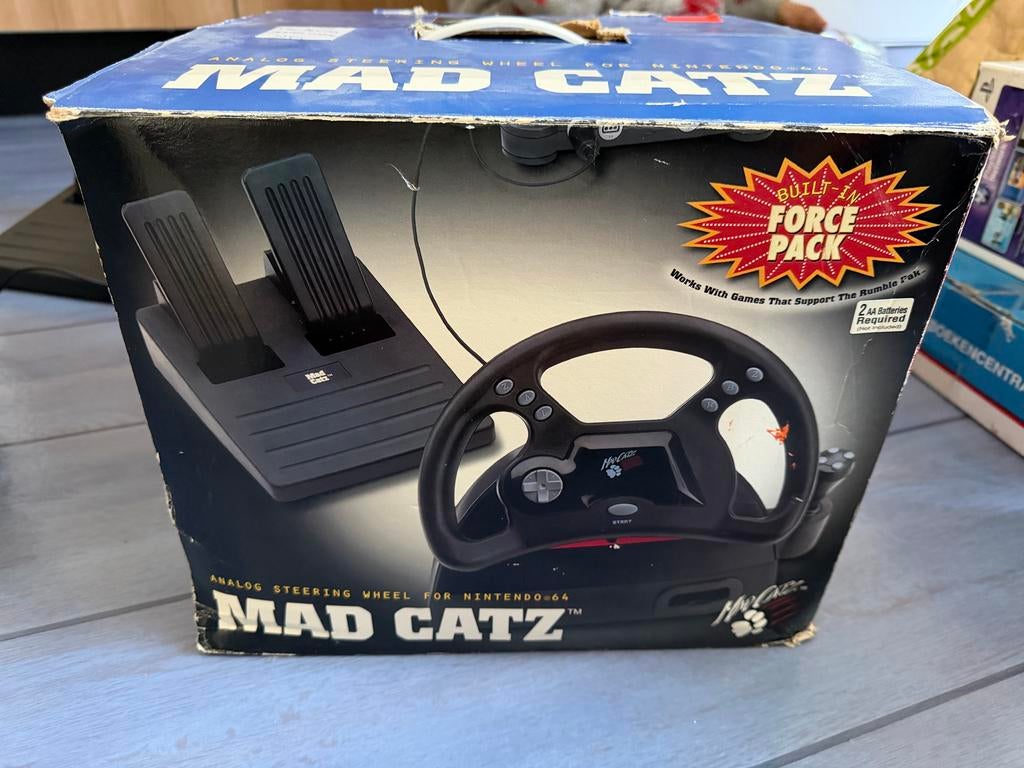 Mad Catz racestuur met pedalen voor Nintendo 64, Spelcomputers en Games, Ophalen, Gebruikt, Met 1 controller