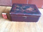 Antiek Chinees Indisch versierd houten kistje bordeauxrood, Minder dan 50 cm, Gebruikt, Minder dan 50 cm, Ophalen of Verzenden
