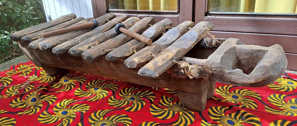 Trog xylofoon (balafoon) - Herkomst Afrika Museum, Muziek en Instrumenten, Percussie, Ophalen, Gebruikt, Melodische percussie