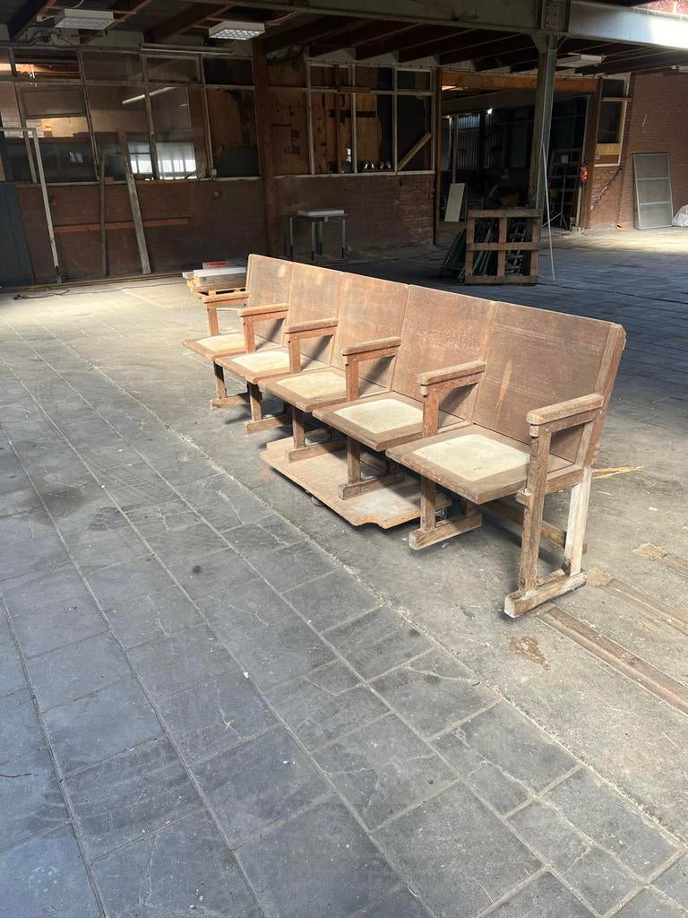 Houten bioscoopstoelen/kerkbank met vijf zitplaatsen, Antiek en Kunst, Ophalen of Verzenden