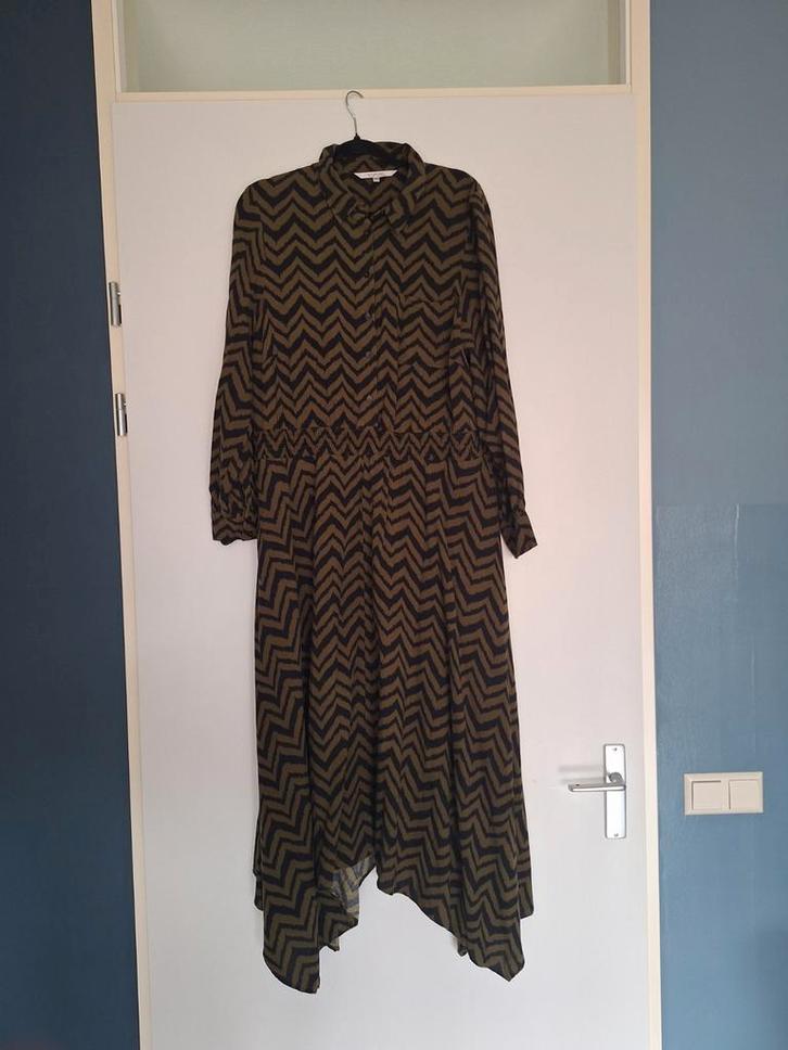 Olijfgroene jurk Miljuschka mt 50 (valt als 46), Kleding | Dames, Grote Maten, Zo goed als nieuw, Jurk, Groen, Ophalen of Verzenden