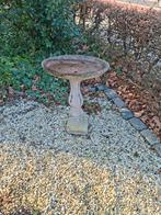 Betonnen vogeldrinkbak op poot, Ophalen