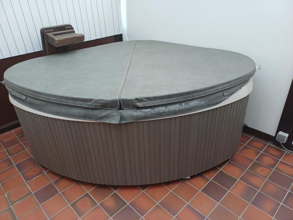 Jacouzzi, Ophalen, Zo goed als nieuw