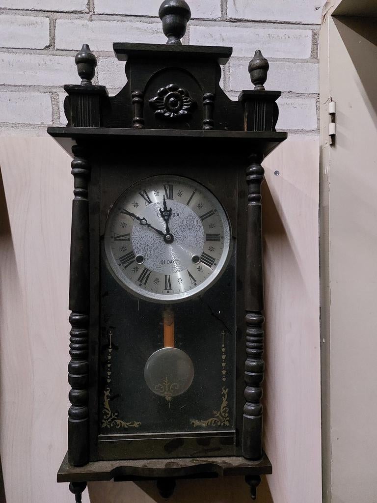 Vintage wandklok met 31-dagen uurwerk, Antiek en Kunst, Antiek | Klokken, Ophalen of Verzenden