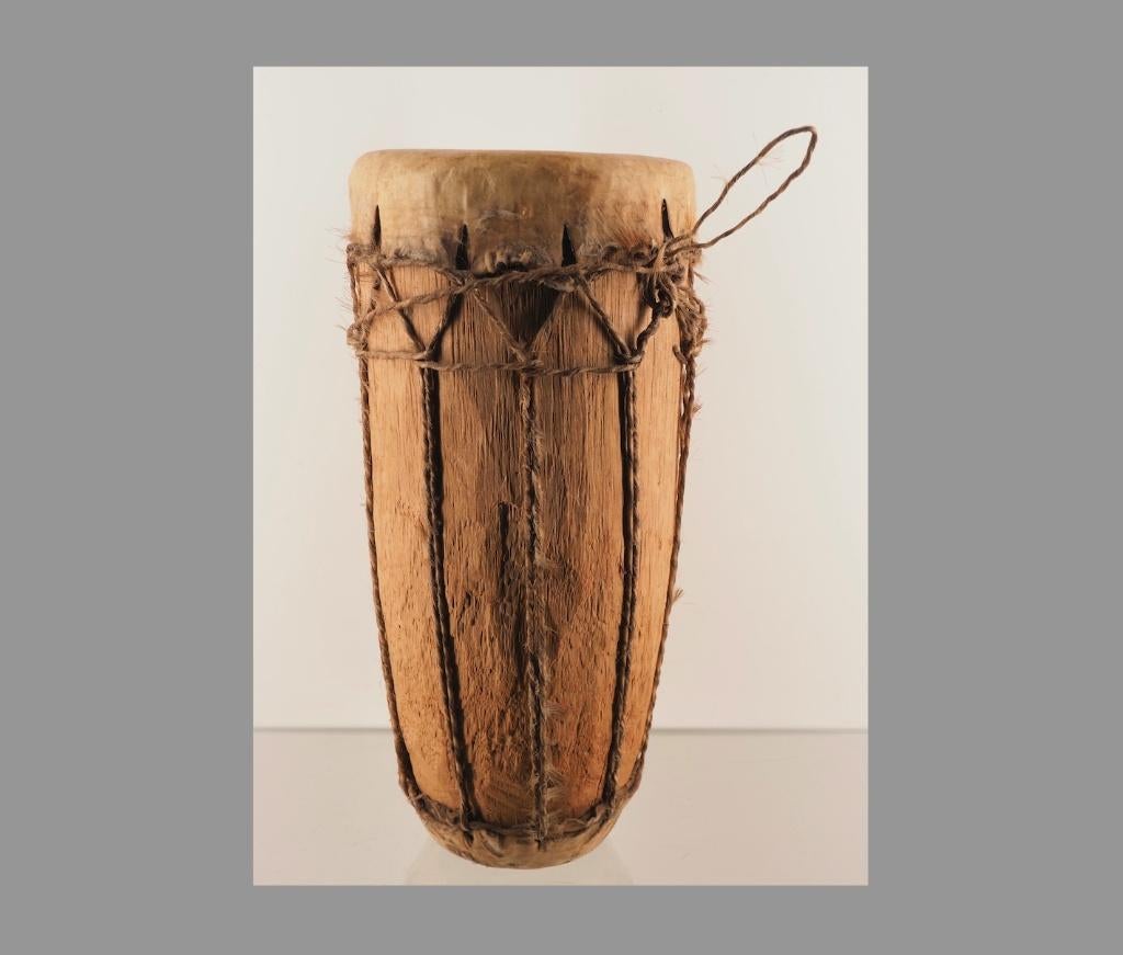 Afrikaanse trommel (251120-02), Antiek en Kunst, Ophalen of Verzenden