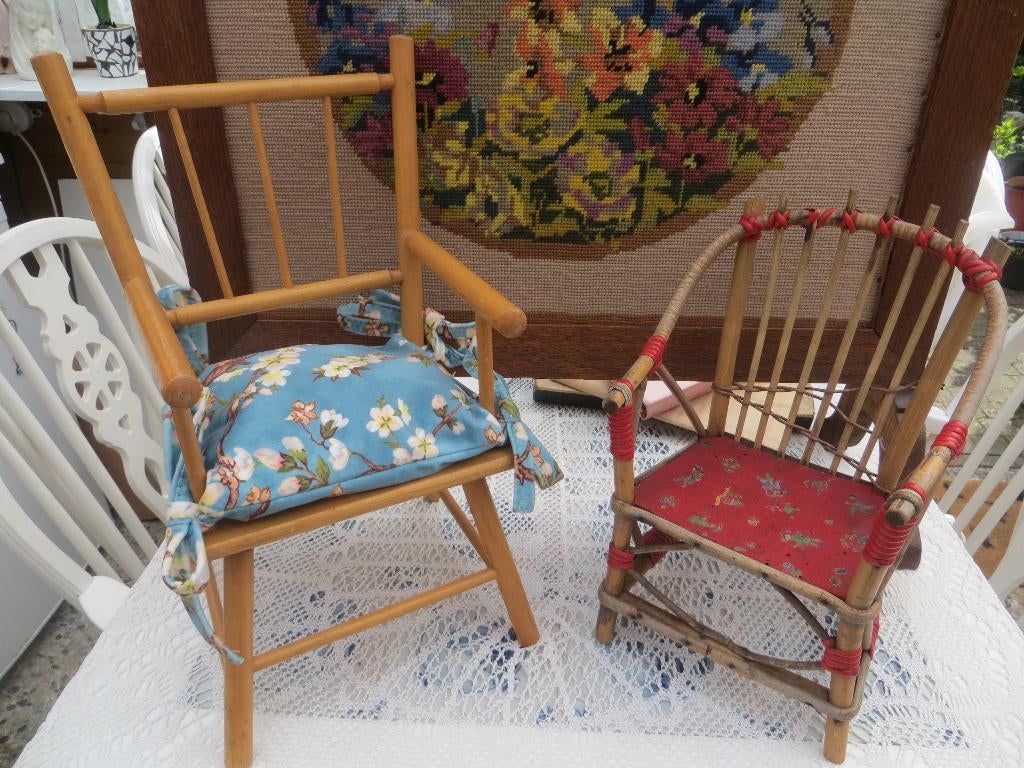 Twee mooie poppenstoeltjes, Ophalen of Verzenden