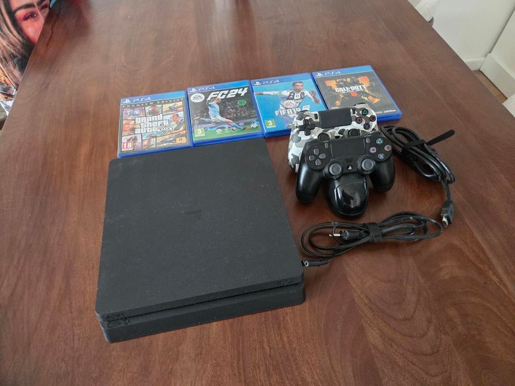 PlayStation 4 Slim met 2 controllers en 4 games, Spelcomputers en Games, Games | Sony PlayStation 4, Vanaf 18 jaar, Overige genres