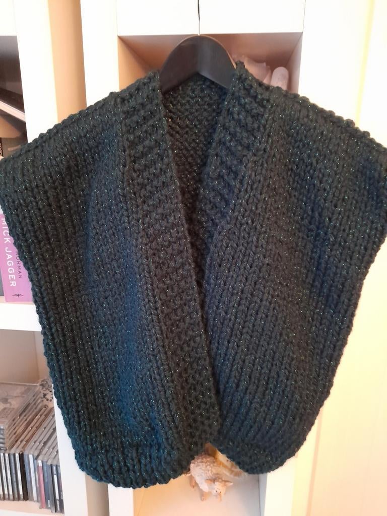 Nieuw handgebreid zwart Gilet model Kiro by Kim, Ophalen of Verzenden, Nieuw, Zwart