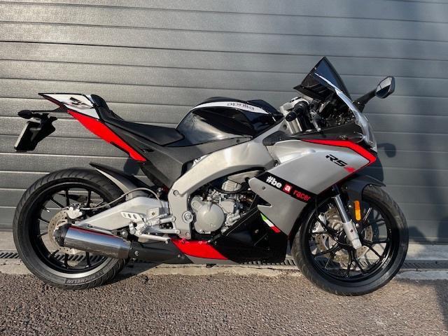 APRILIA RS4 50 SCHAKELBROMMER, Fietsen en Brommers, Brommers | Overige merken, Gebruikt, Maximaal 45 km/u, Ophalen