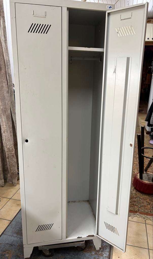 Locker kast Overtoom, Ophalen, Gebruikt