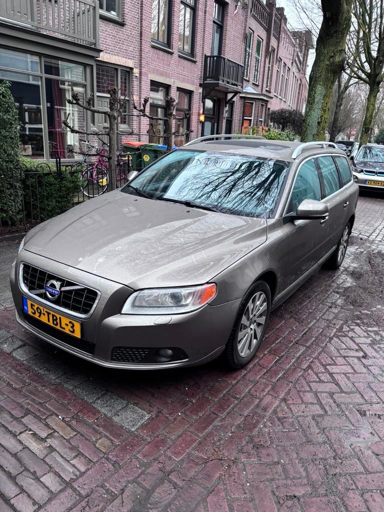 Volvo V70 T4 132KW Aut. 2012 Beige. 239km, 4 cilinders, 179 pk, Beige, Particulier