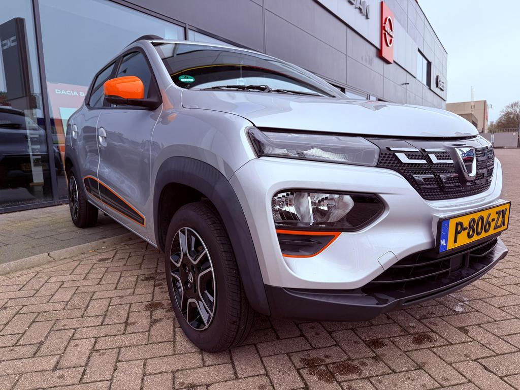 Dacia Spring Electric Comfort Plus - Orange Pack 2021, Zwart, 38 min, 4 stoelen, Leder